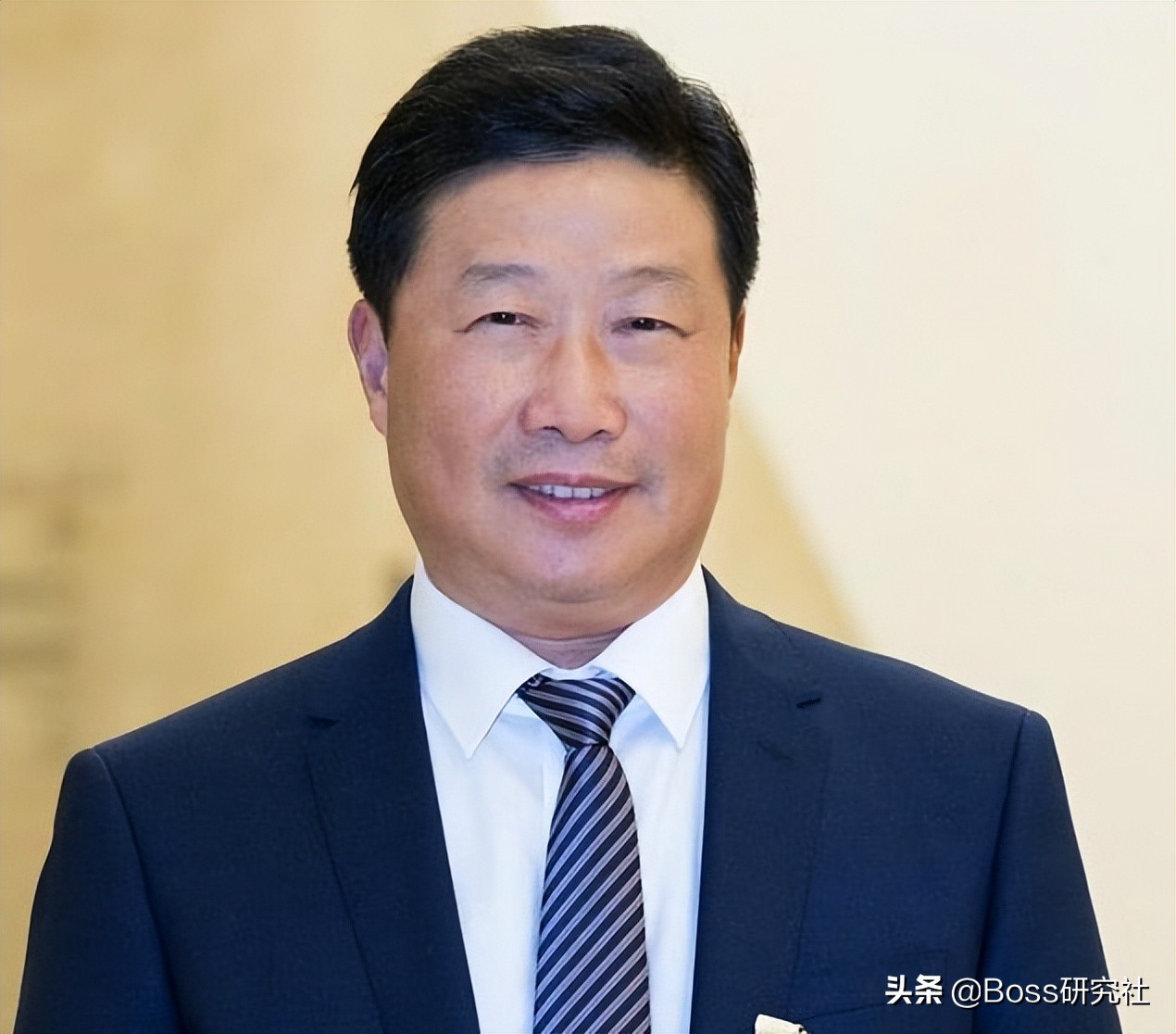 江苏宿迁新首富发家史，出身贫寒，抓住机遇，如今身价125亿元