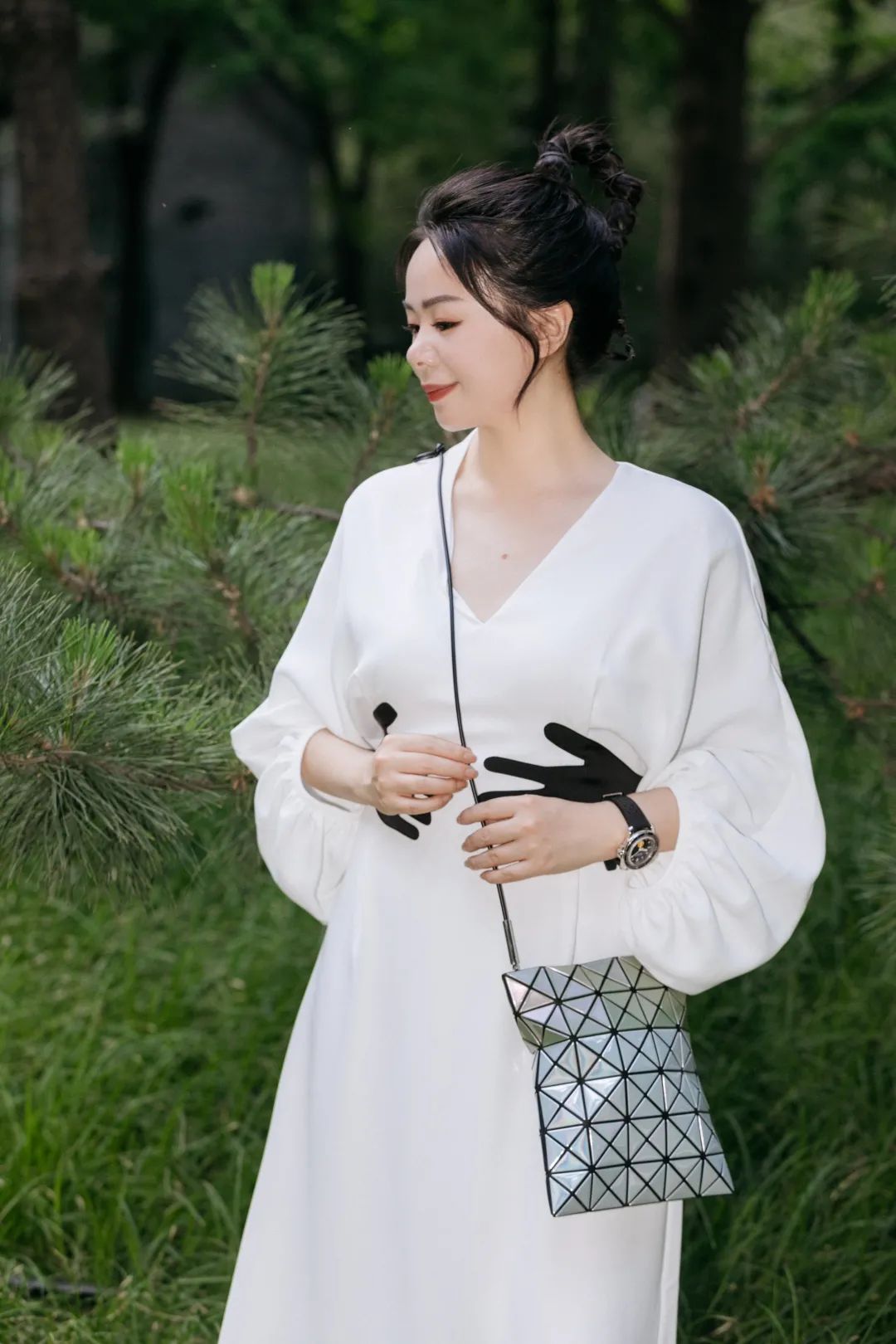 孟晚舟紫色连衣裙,孟晚舟蓝色连衣裙