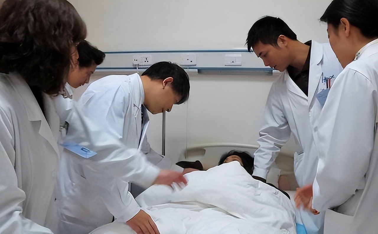 妇产科男医生在面对女性隐私部位时，会不会觉得尴尬？医生解释