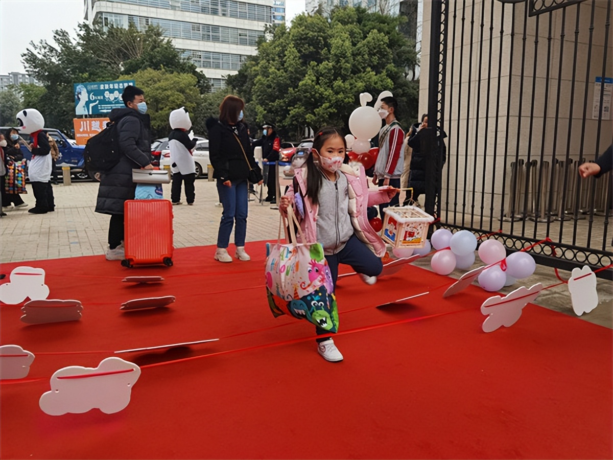 营造学礼、知礼、明礼校风，蓝港外国语学校开学第一课太“讲礼”