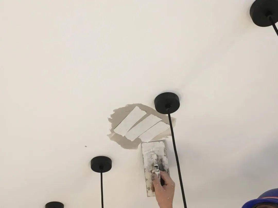 天花孔开大怎么解决,天花板开错孔补洞方法
