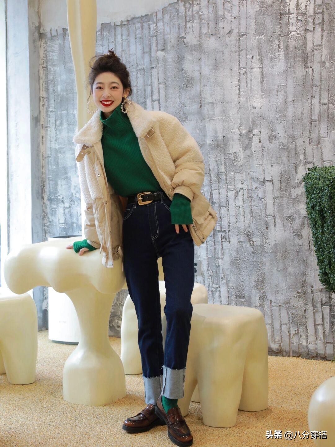 今年最火的羊羔绒外套,羊羔绒外套冬季温柔系穿搭