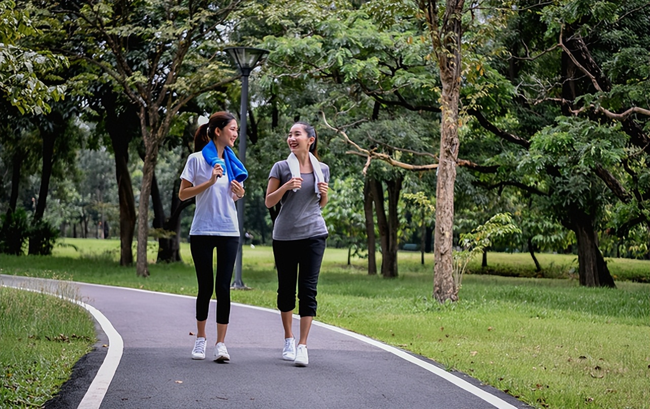 医生说有个囊肿是怎么回事,医生说囊肿是良性的但是需要手术