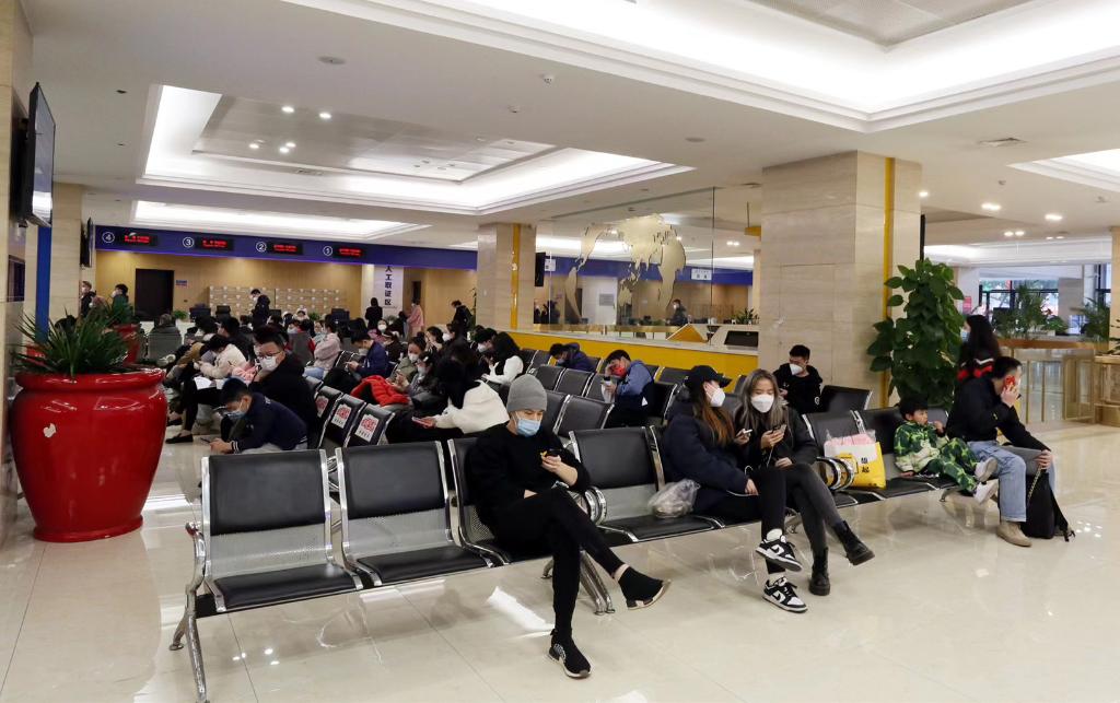 出入境旅游必备的三个证件,出入境政策放开出境游何时恢复