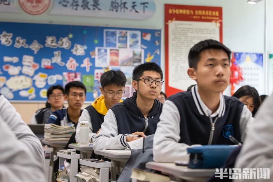 刚刚，青岛5万多勇士霸气走进战场！少年，此去何求？夺盛名、拔头筹、争魁首、独占鳌头！