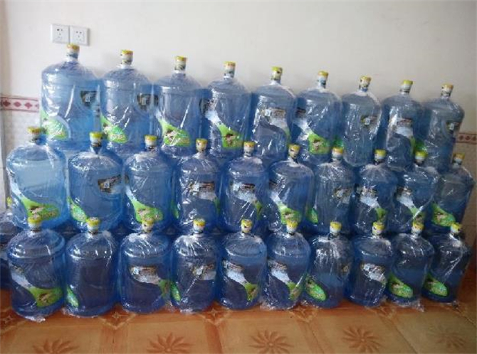 如何挑选桶装水好坏,桶装的矿泉水哪种水比较好