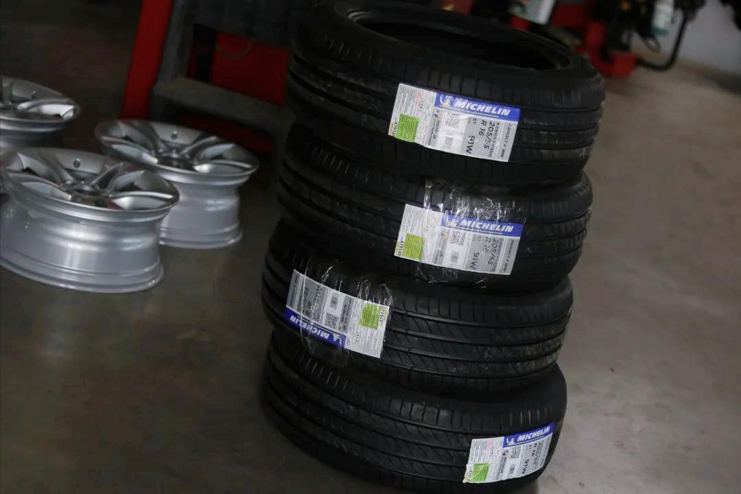 破烂不堪的废旧车变成新车的视频,宝马e90325i