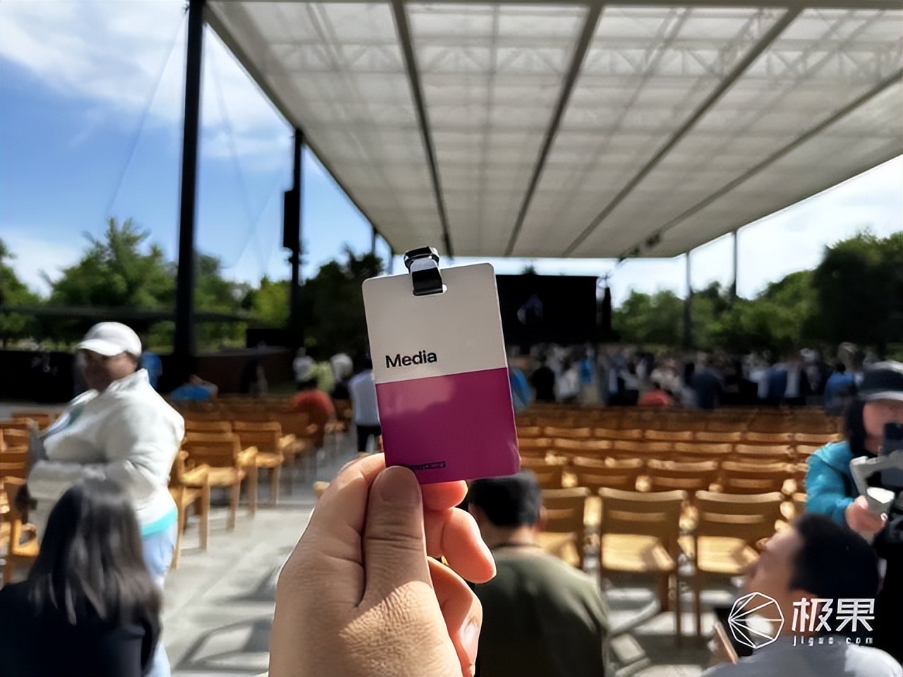 苹果最新款智能眼镜,最高端的苹果眼镜