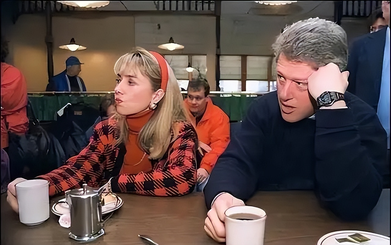 希拉里竞选丑闻,希拉里是怎样面对克林顿的出轨的