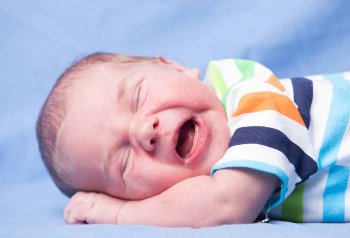 宝宝二月闹妈妈怎么休息,如何应对二月宝宝哭闹