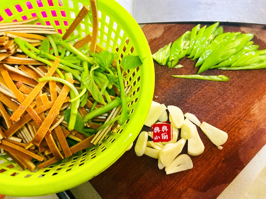 在农村老家不待见的食材，换到城里，就特别抢手了