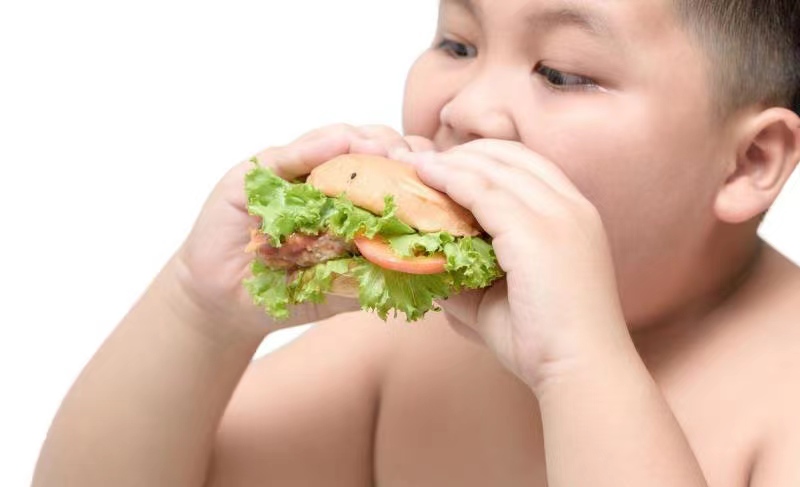 小时候“长身高”还是“长体重”,青春期后大不同,家长别不在意