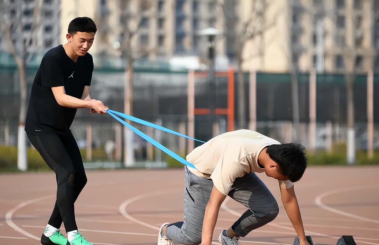 19岁小伙运动后喝冰饮猝死,福建19岁男孩喝冷饮死亡