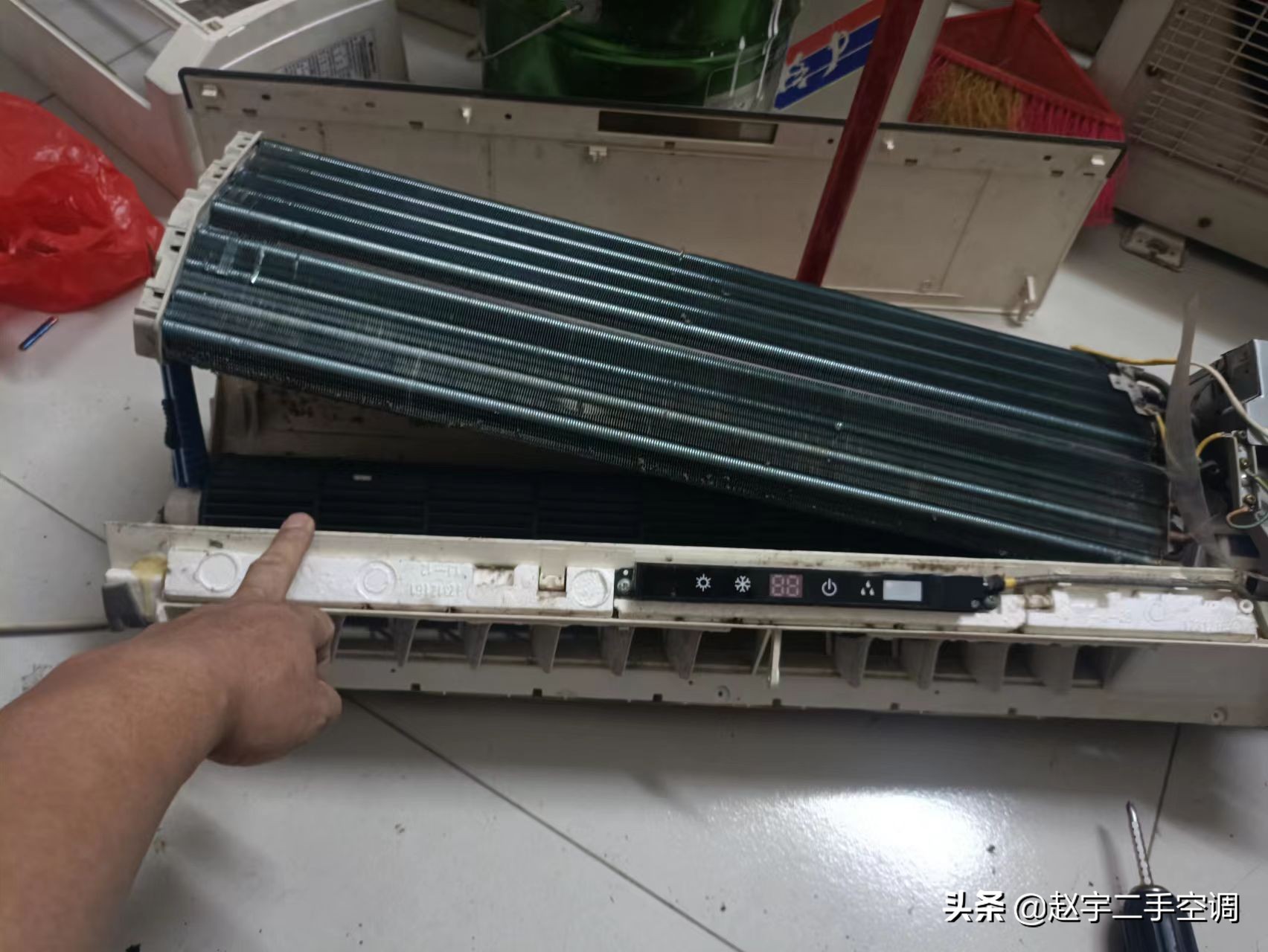 空调内挂机漏水,空调外机漏水