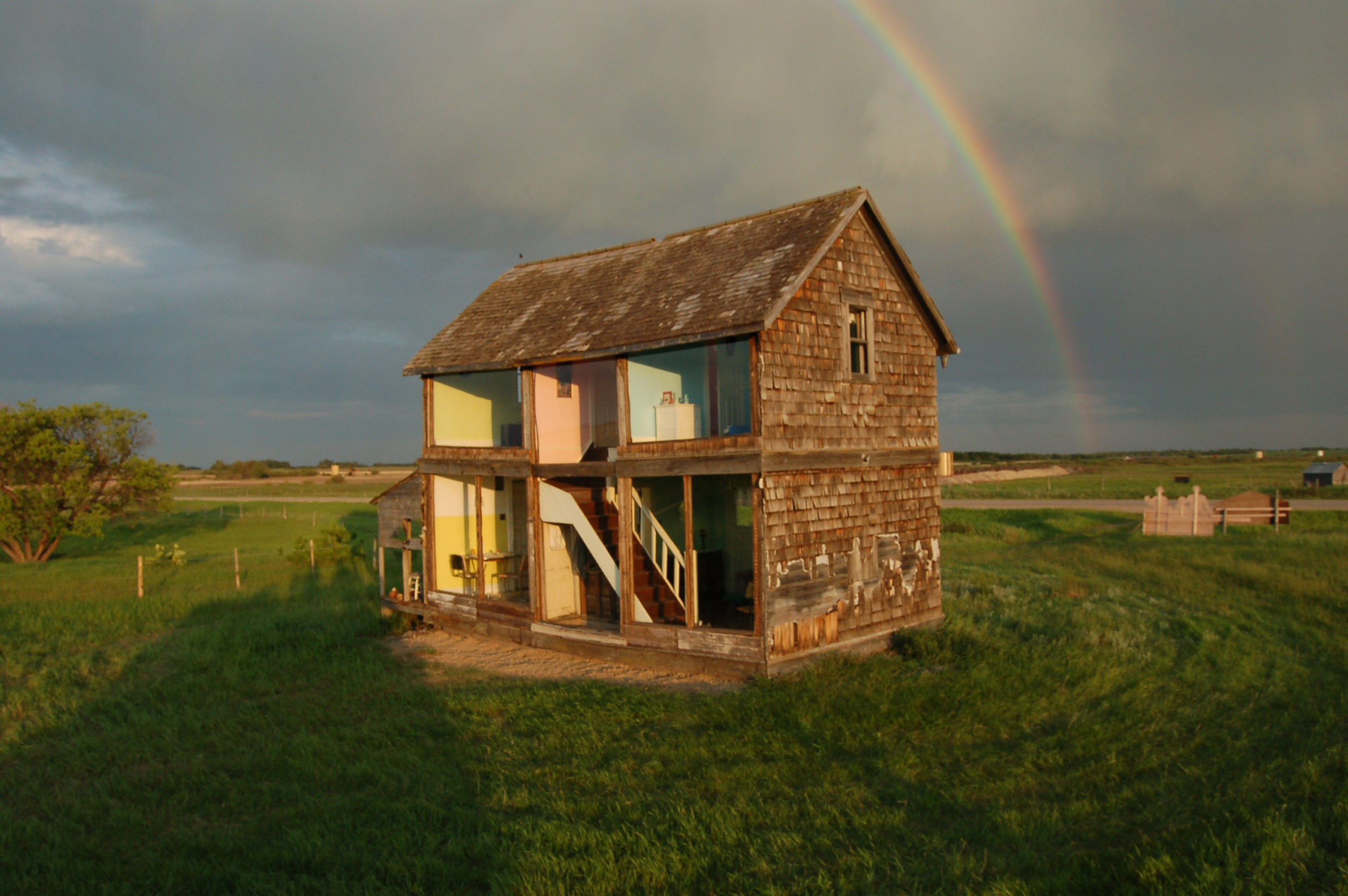 希瑟·本宁（HeatherBenning）将废弃农舍改造成真人大小的玩具屋