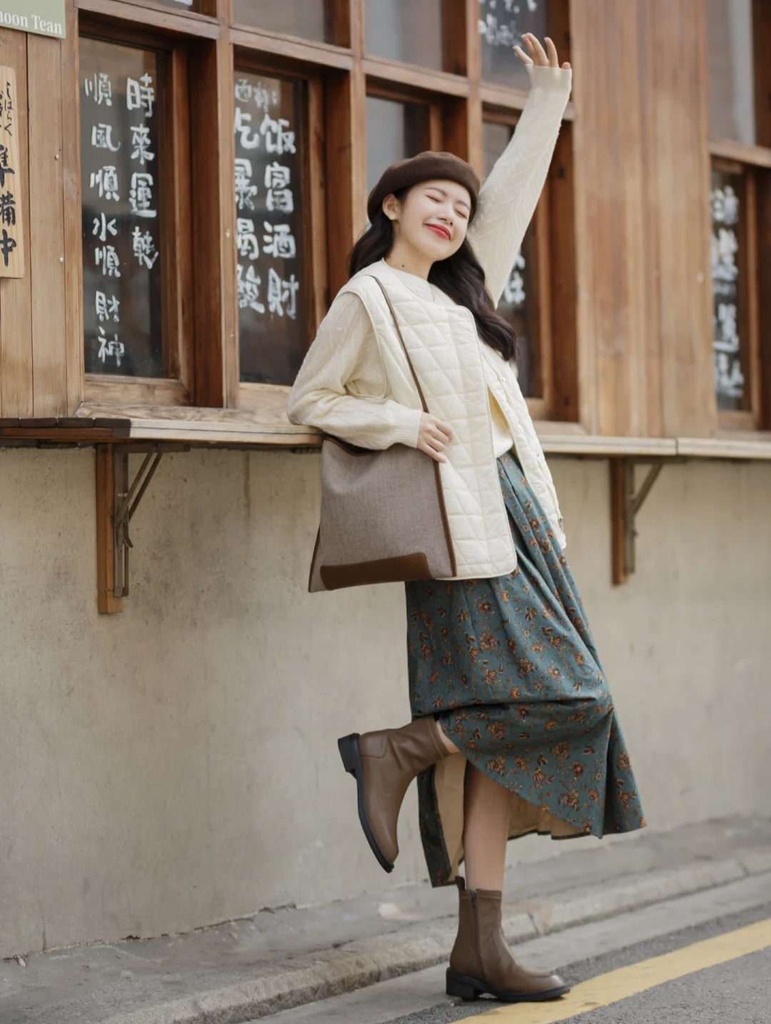 中款羽绒服配裤子好还是裙子好,羽绒服配裙子怎么搭配好看