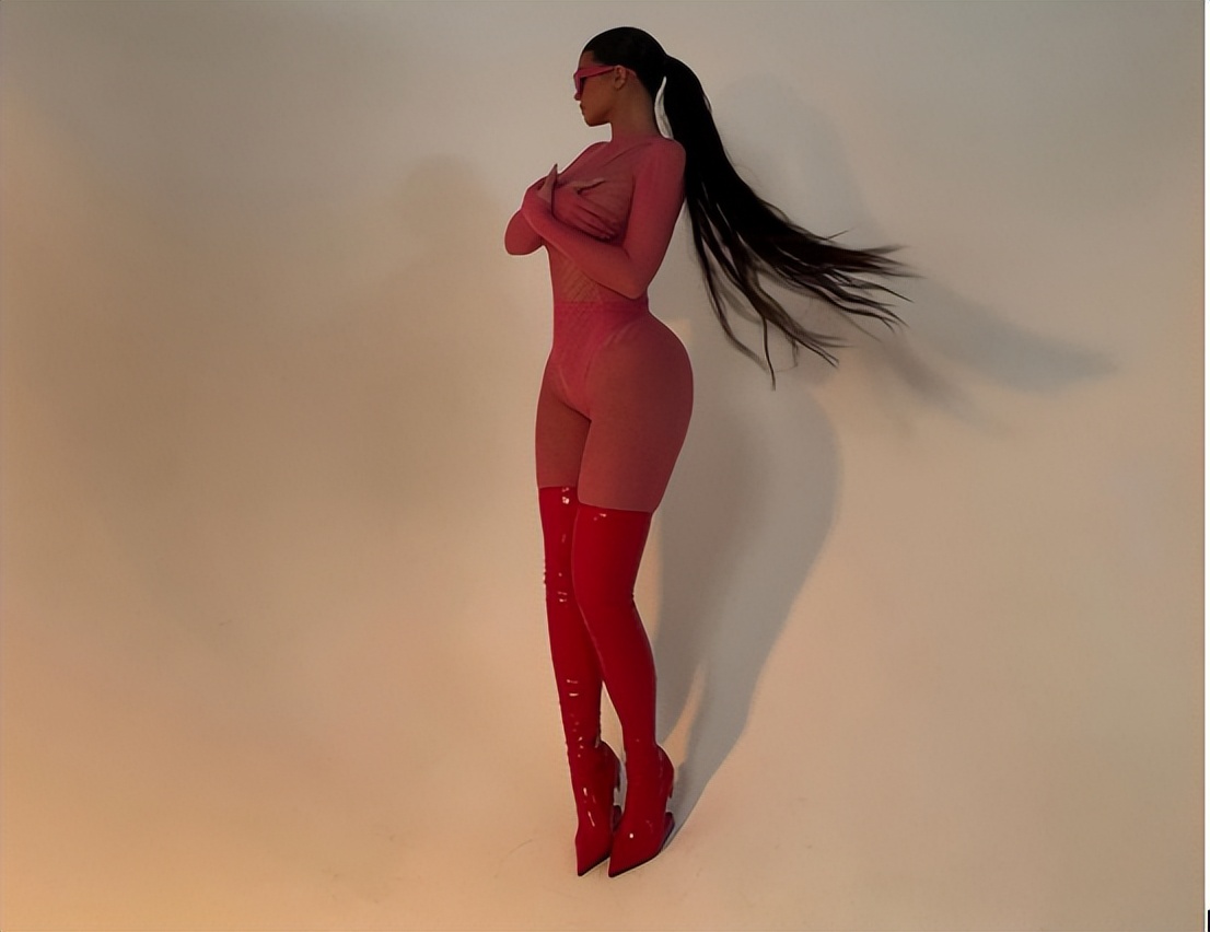 卡戴珊詹娜迷人照片,詹娜卡戴珊白色裙