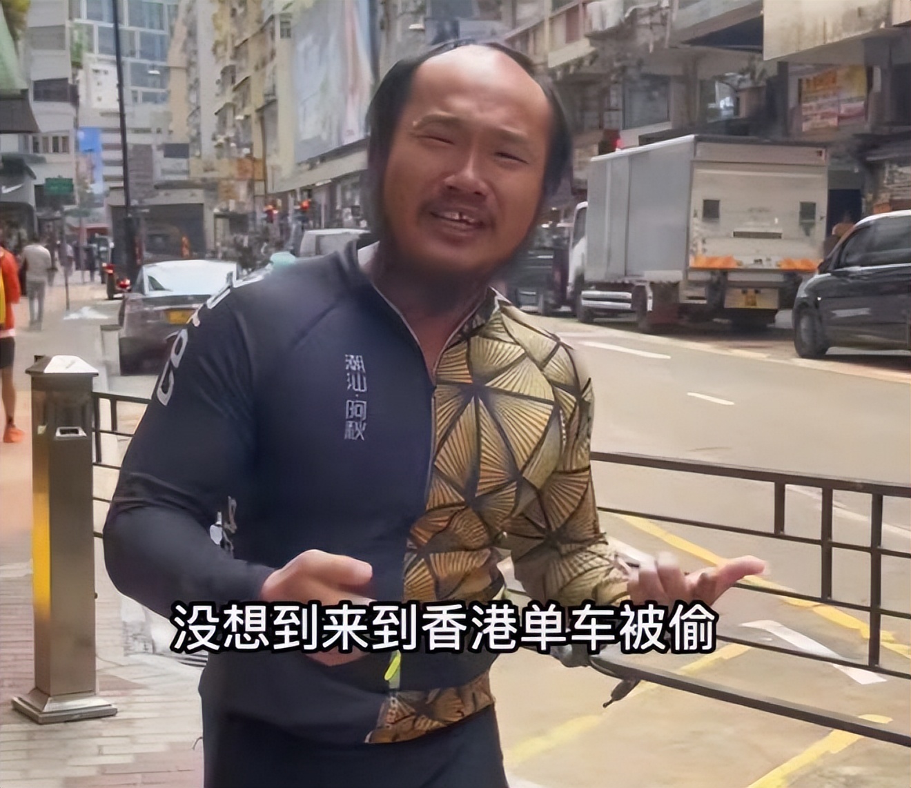 一个小偷偷电瓶车被警察发现了,小偷偷自行车事件