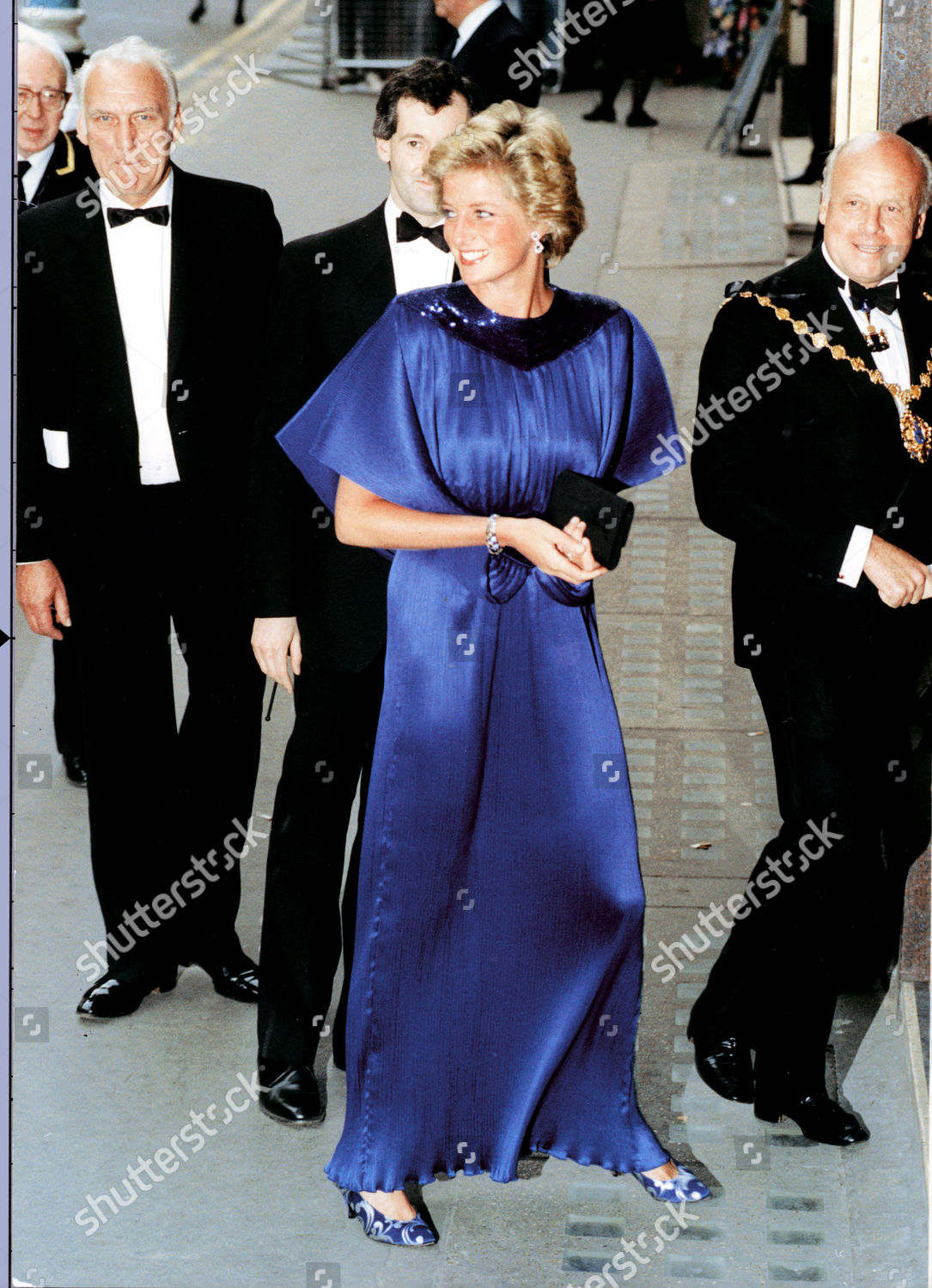 戴安娜王妃礼服大合集,戴安娜王妃最美的衣服