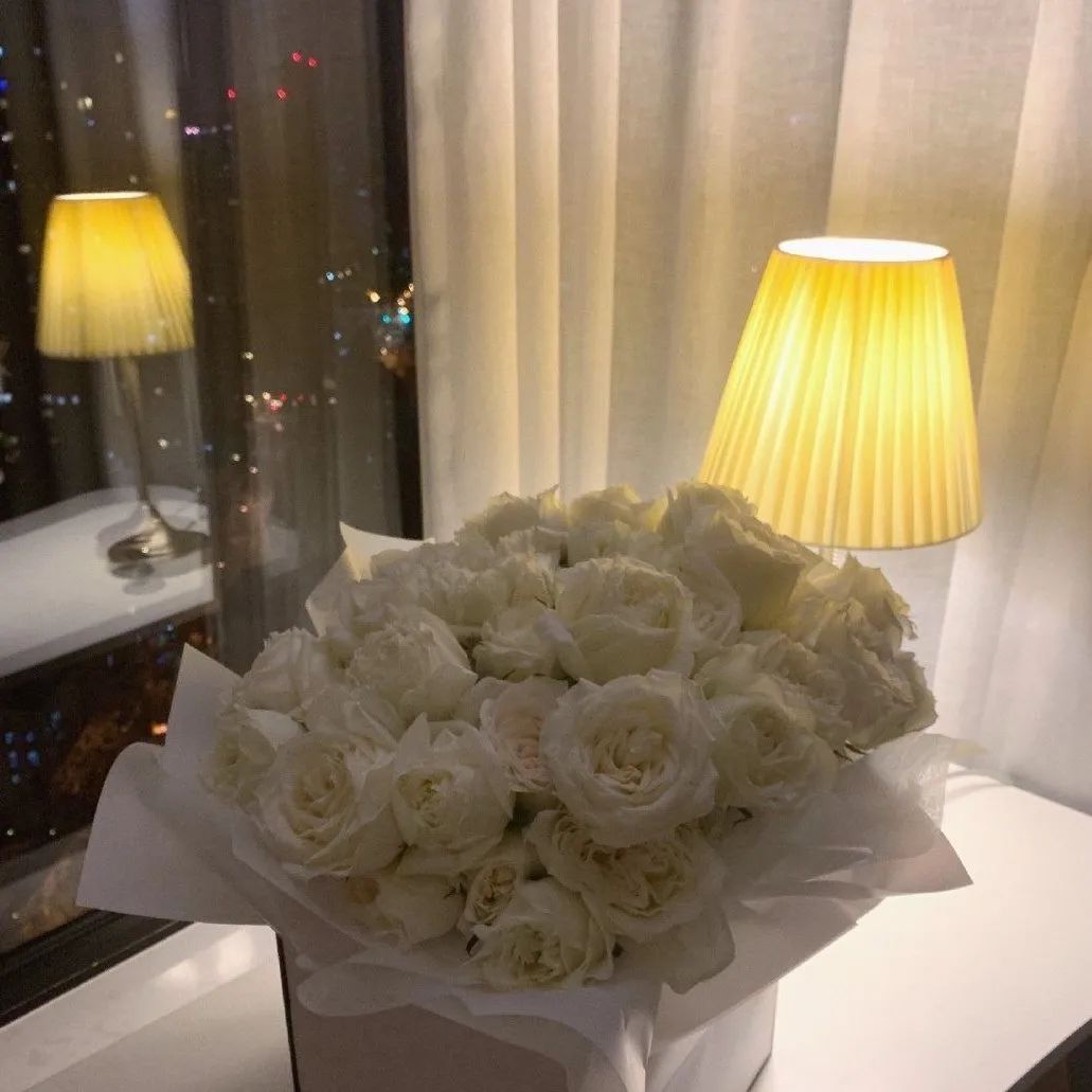 背景图ins风鲜花,ins复古黑色鲜花壁纸