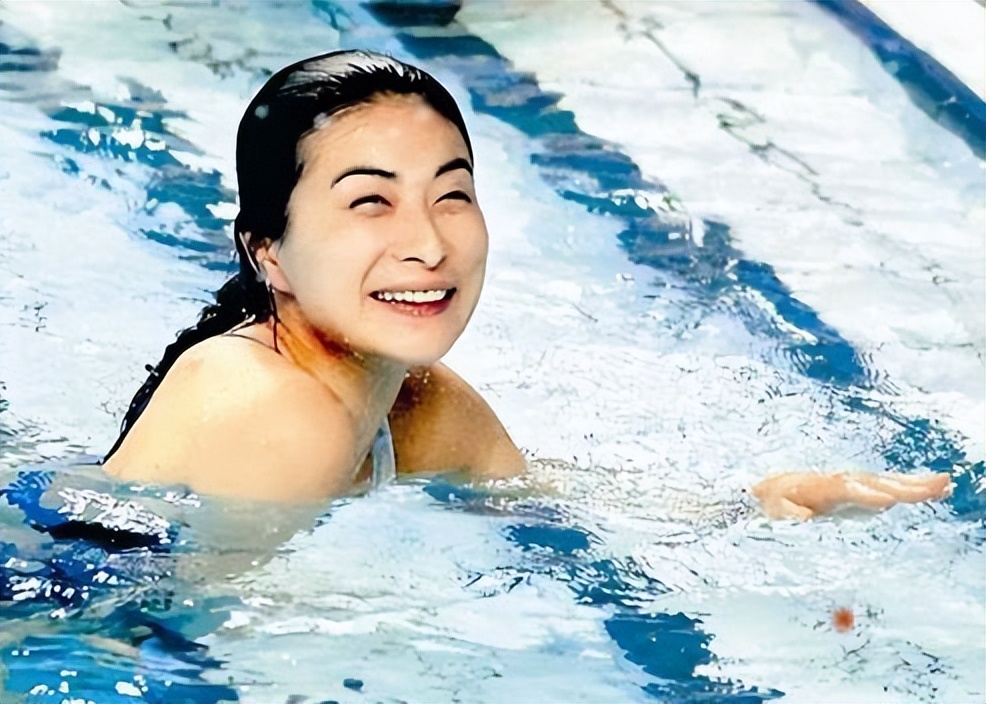 跳水皇后郭晶晶晒全家福,跳水女皇郭晶晶和豪门阔少