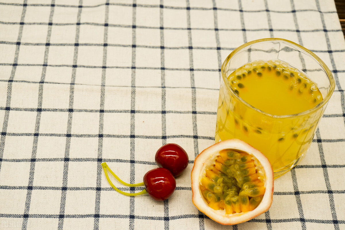 秋天适合喝什么水果茶呢女生,什么水果茶可以滋阴润燥