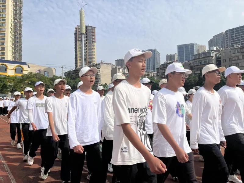 盘龙初级中学24级军训,新迎中学军训