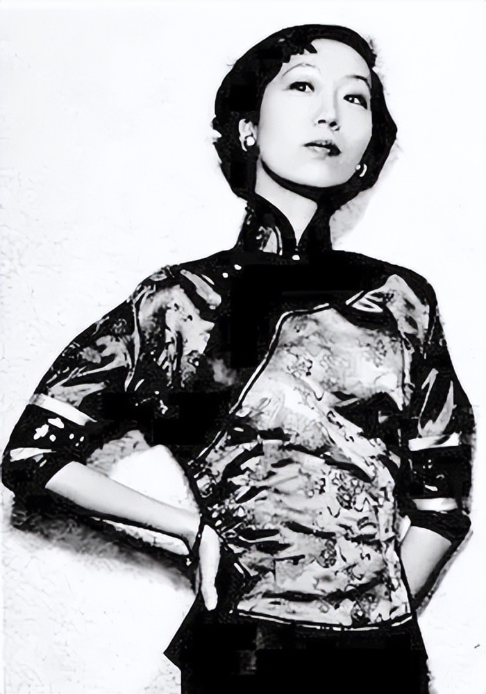 张爱玲晚年老是搬家住哪,张爱玲为什么老是搬家