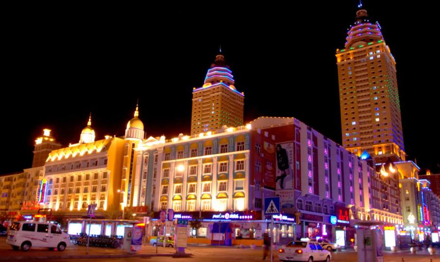 巨骗还是天才？罐头换苏联飞机，三度入狱，76岁坐拥北京264套房