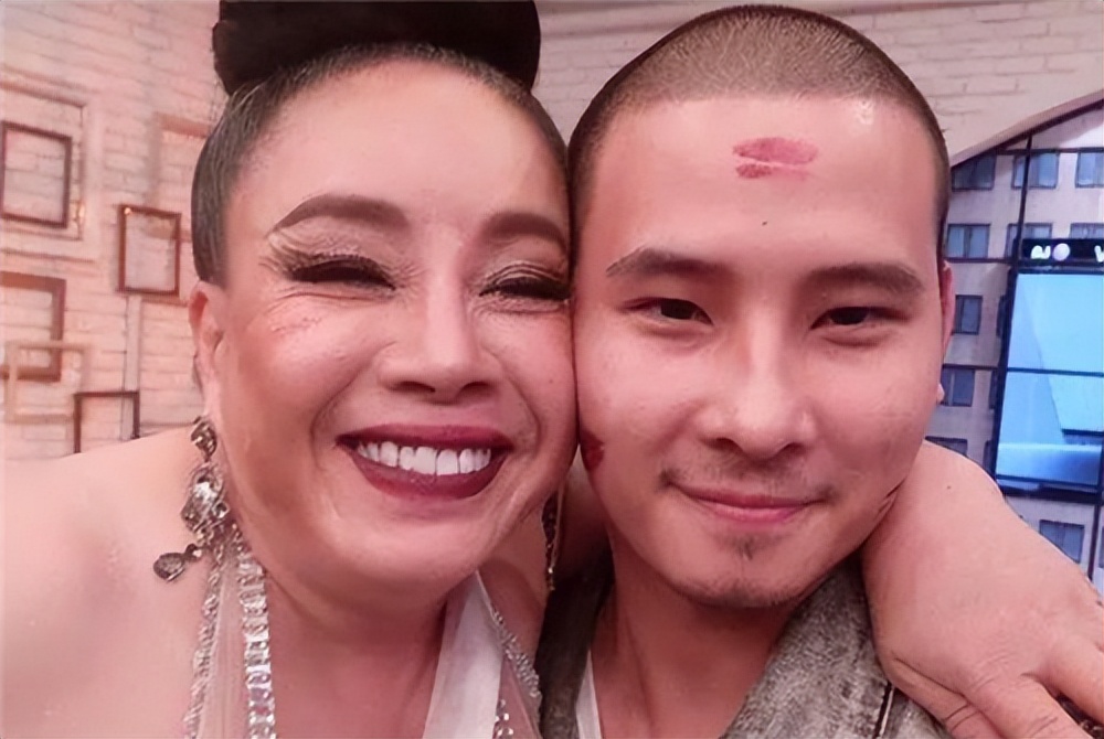 泰国明星直播被中国粉丝调侃,泰国偶像被粉丝围堵