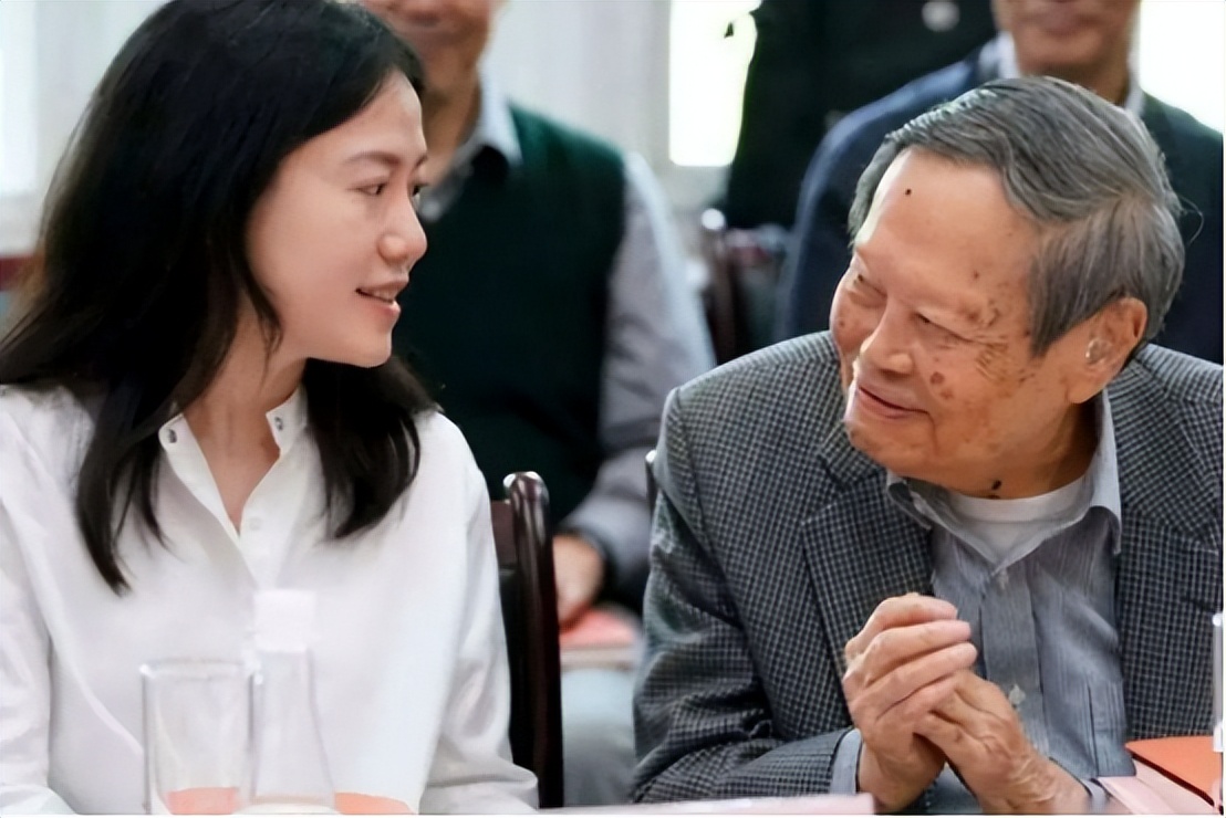 杨振宁百年后翁帆还有经济来源吗,杨振宁有儿女照顾翁帆老了谁照顾