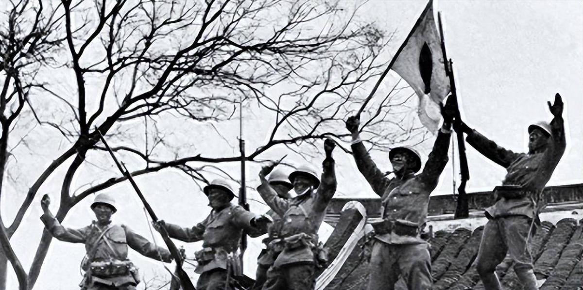 罕见照片，世界上胸最大的女人，女人舌头10.16厘米，你见过吗2