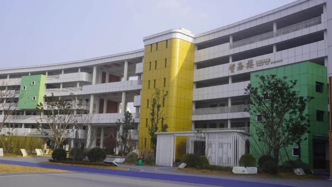 缁甸槼涓滆景楂樼骇涓鎺㈡牎,缁甸槼涓滆景楂樼骇涓鎺㈣