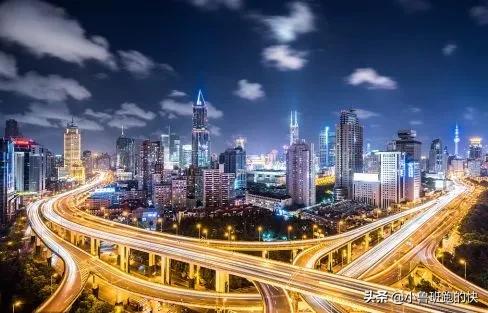 一个高铁站一个飞机场不觉得远吗,一个高铁站