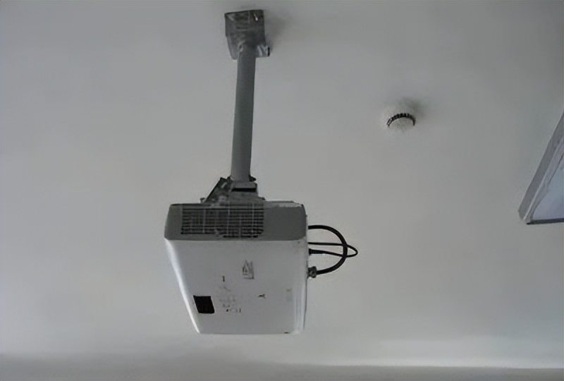 148寸幕布投影仪安装距离,投影机和幕布安装距离