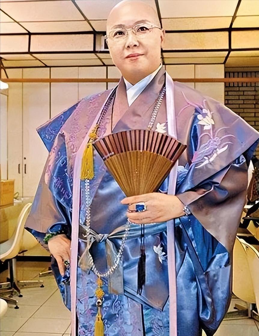 *星艳**出家当尼姑，称看小电影不如自己演，犀利点评林志玲是小黑枣