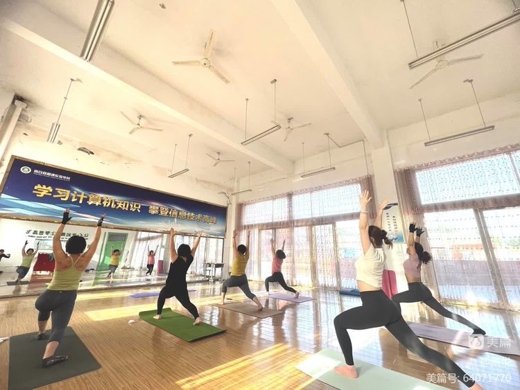 春风十里不如“瑜”你,感受思源“伽”人的快乐!