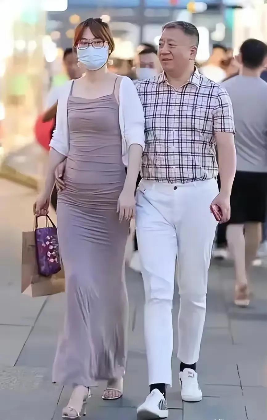 “牵手门”持续发酵，变了味道，董小姐真的坐不住了，反击来了