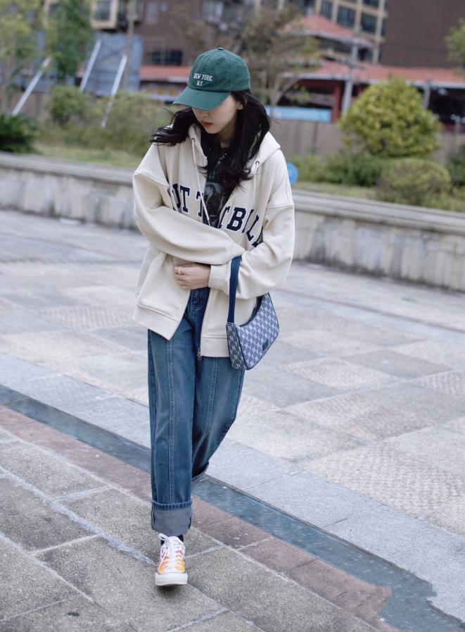 加绒卫衣外套内搭毛衣,冬天内搭是卫衣保暖还是毛衣保暖