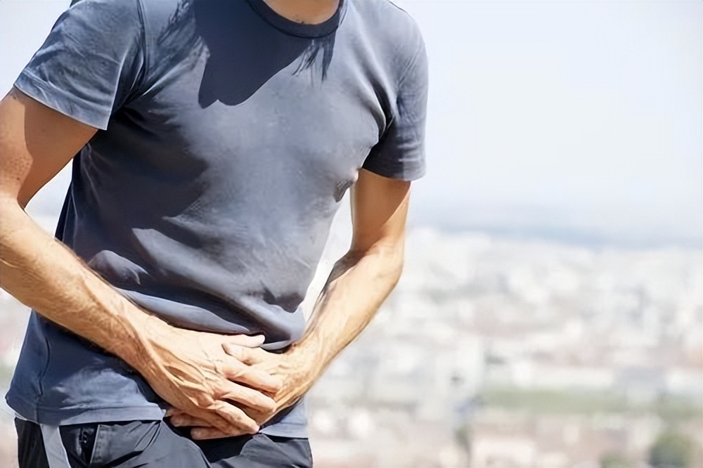 年轻人尿频还尿得多是什么原因,老年人尿频尿多正常吗