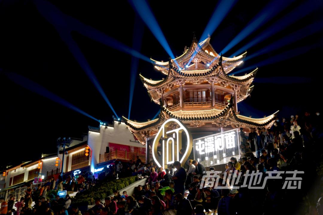 黄山风景屯溪老街,夜游黄山屯溪老街一角