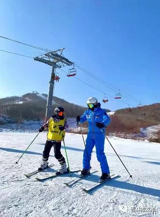 百姓小故事冰雪大文章︱滑雪教练白帆:带动更多人来吉“爽”滑