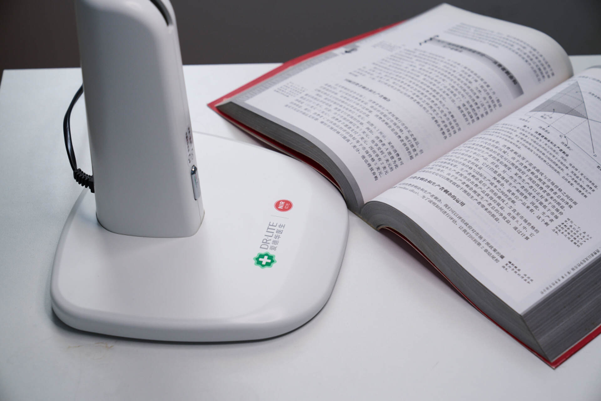 爱德华护眼灯真的有用吗,爱德华红光护眼灯对眼睛有伤害吗