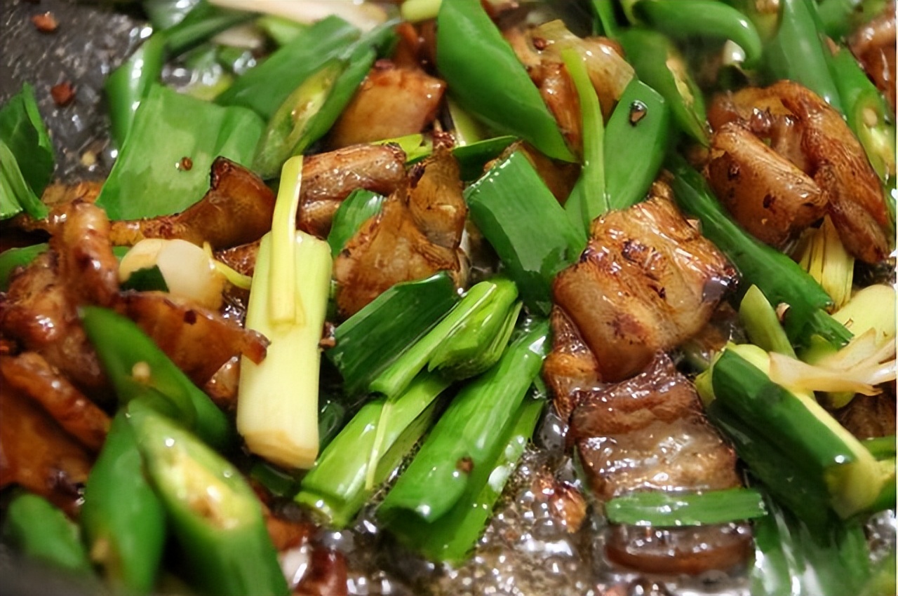 一般做菜是先热锅还是先放油,做菜是冷锅放油还是热锅放油