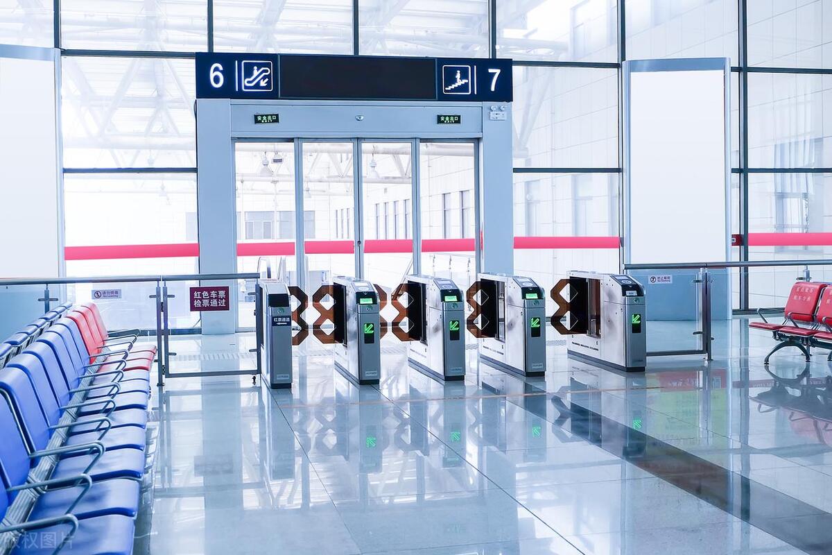 警方谈男子在火车上遇害,火车上男子被害事件细节