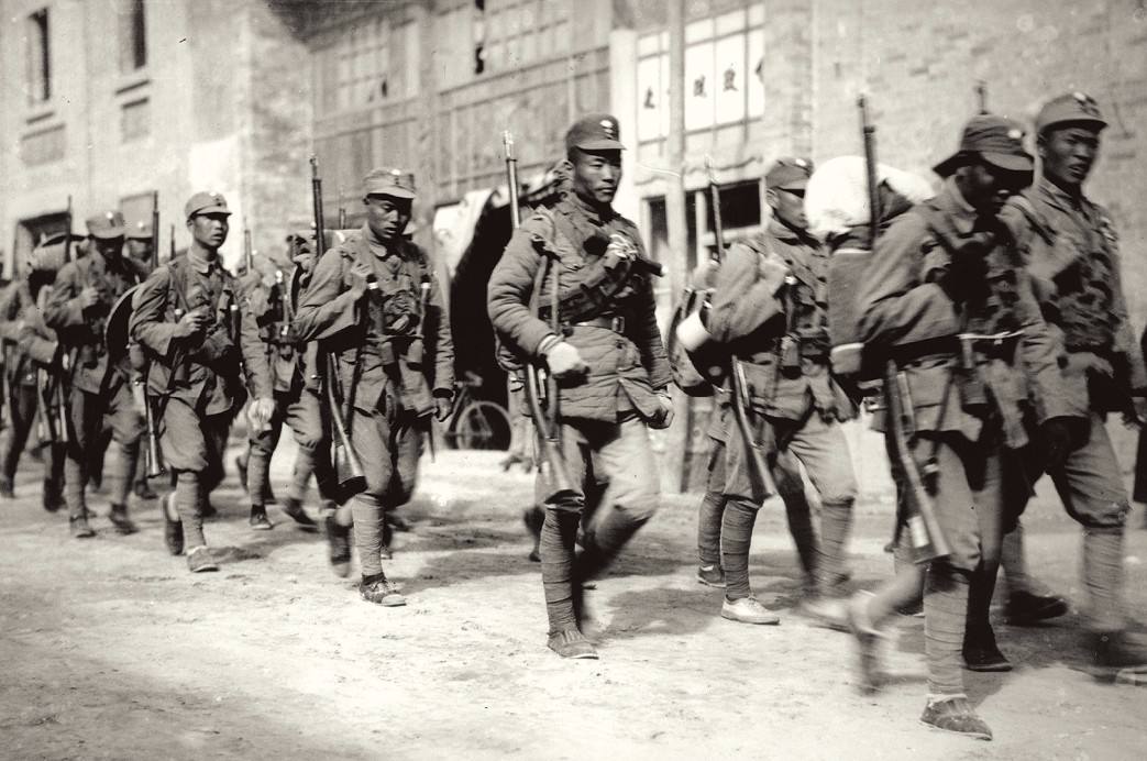 新四军战士腹背受敌,腹背受敌的新四军