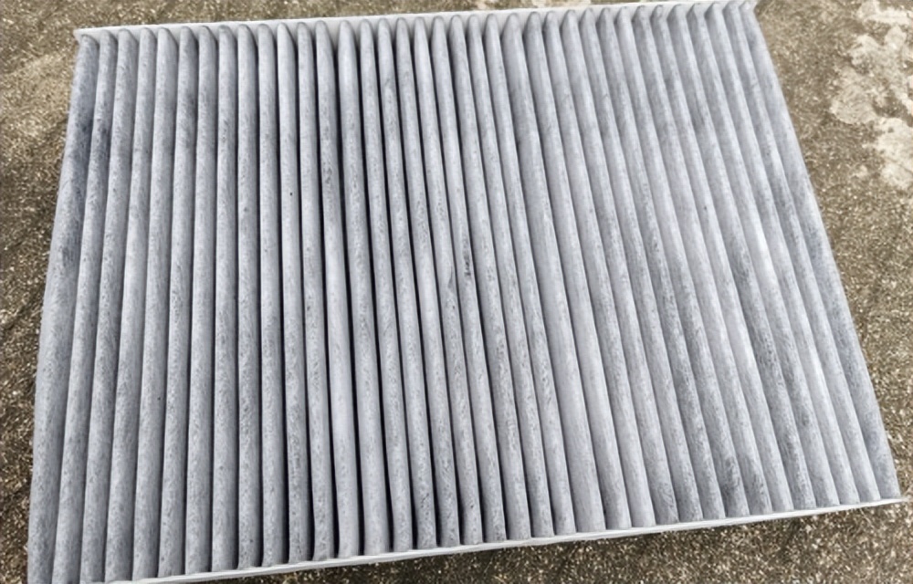 车里有股臭味是不是该换空调滤芯,车内有异味你的空调滤芯换了吗