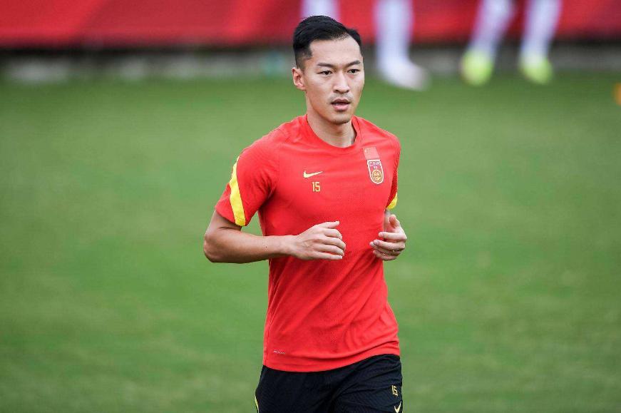 建议陈戌源下课！国足降薪是空谈！国足队长工资不降增至天价