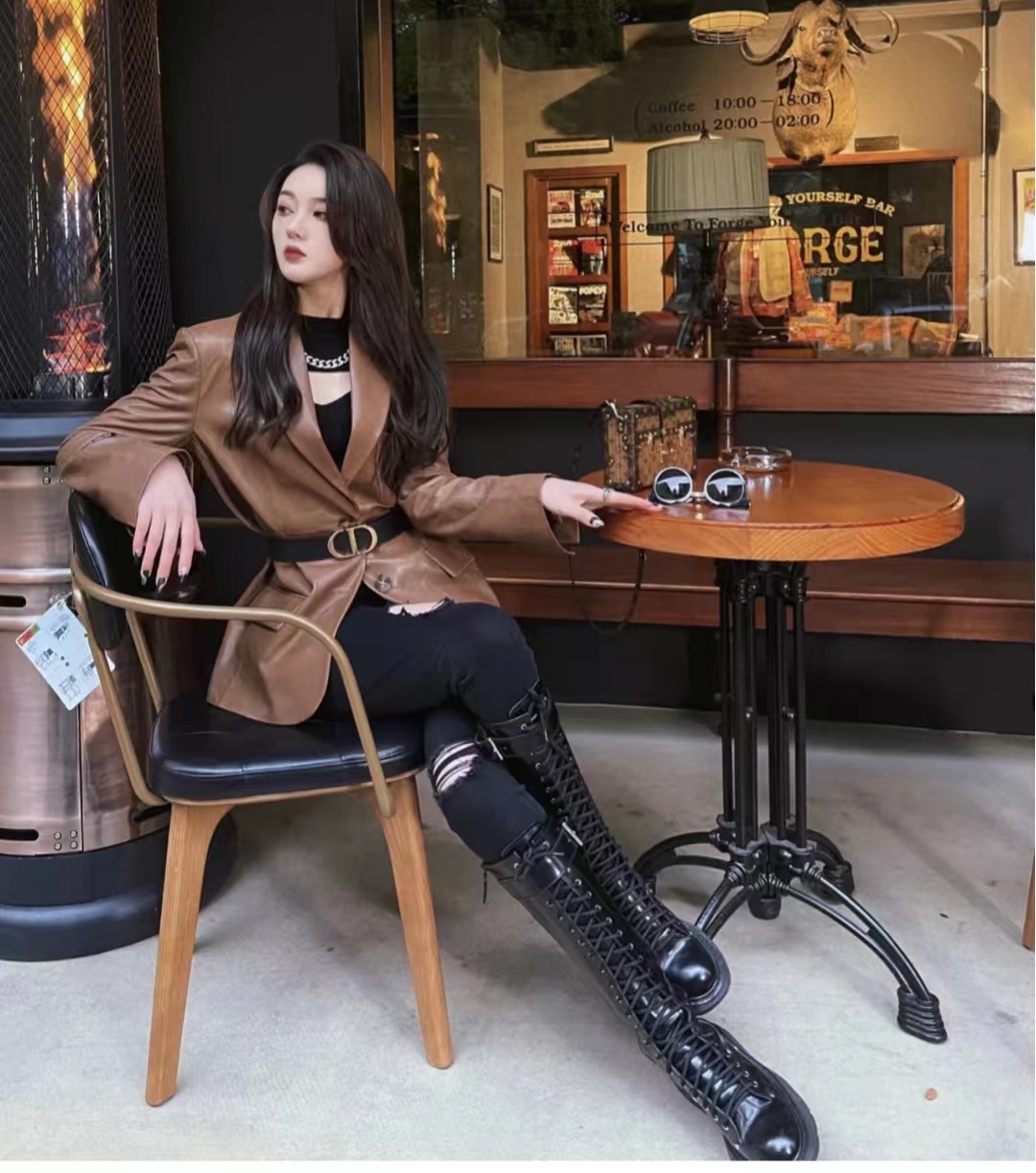 皮衣怎么搭配衣服女秋冬,2020洋气套装皮衣