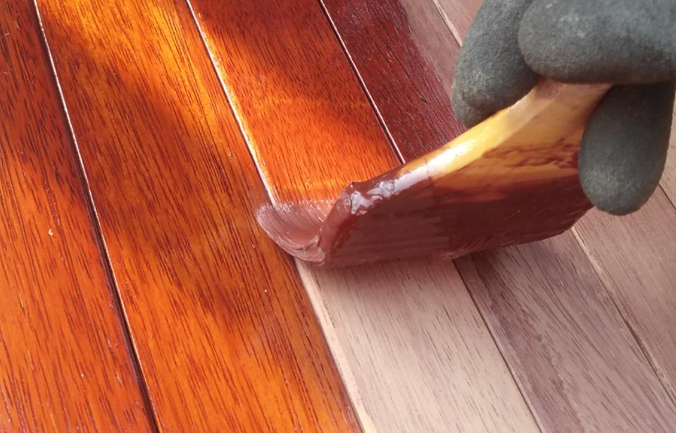 古代用油脂来制作防雨用具，曹魏时期铜雀台的瓦片上都有胡桃油